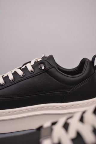 Gucci Sneakers view 8
