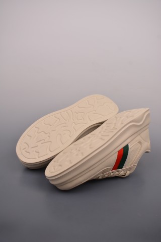 Gucci Sneakers view 3