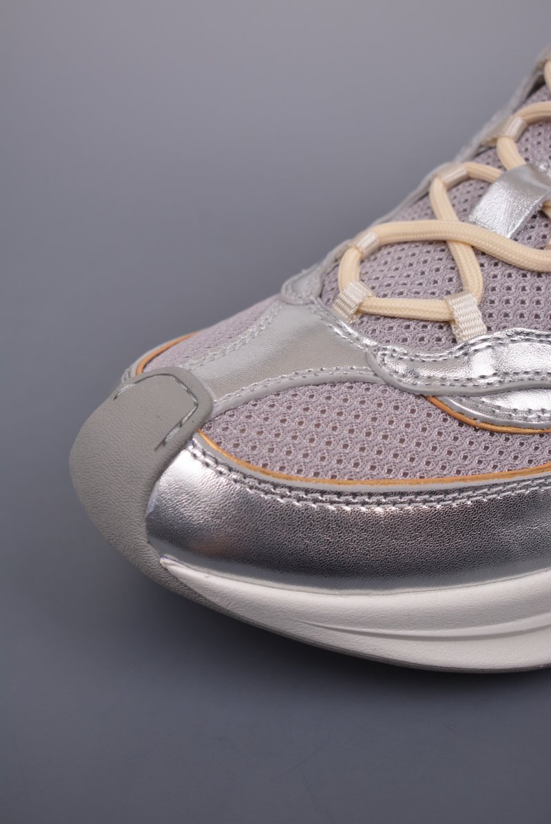 Gucci G Run 'White' view