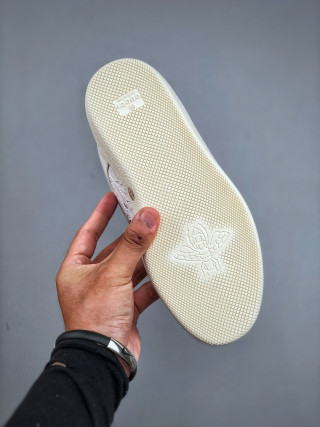 Gucci 2025 'White' view 8