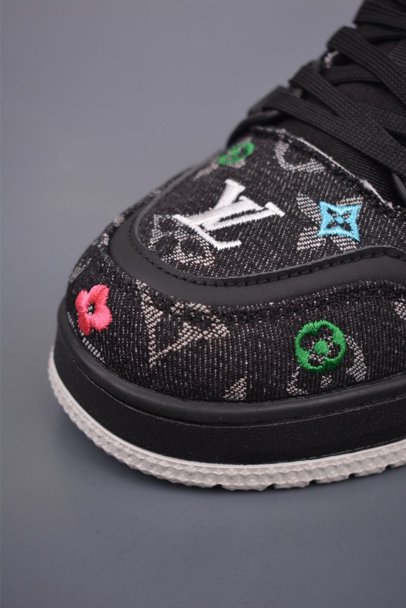 Louis Vuitton LV Trainer view