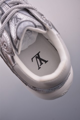 Louis Vuitton Olympia 'White / Silver' view 9