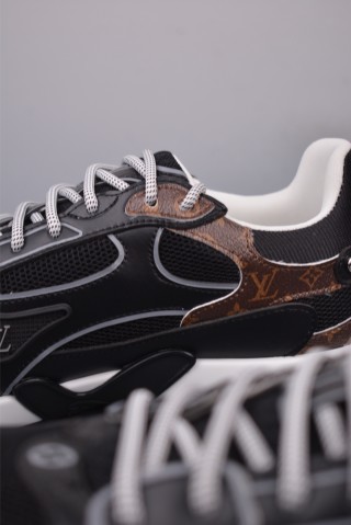 Louis Vuitton LV Trainer 'Blue / Gold' view 8