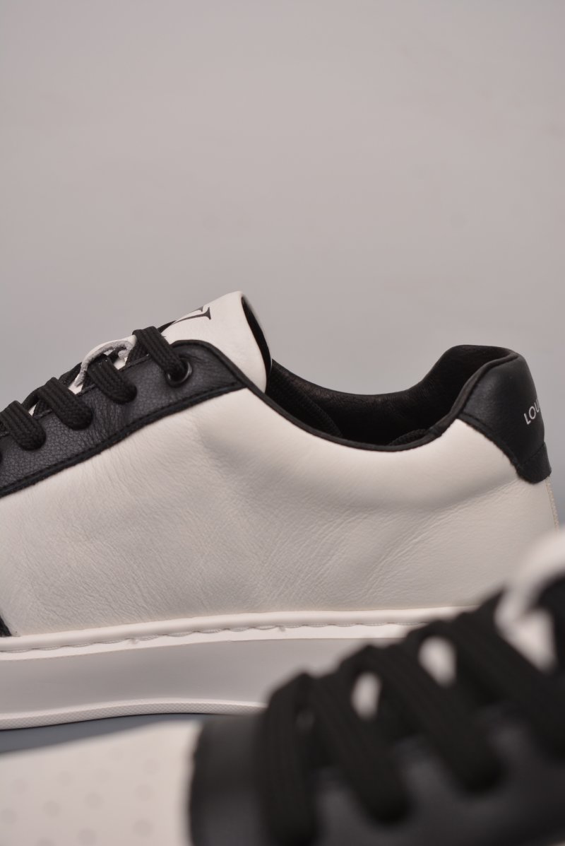 Louis Vuitton LV 3D Logo Trainer 'White' view