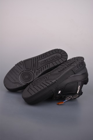 Louis Vuitton LV Trainer 'Nigo FW25 Black / White / Grey' view 3