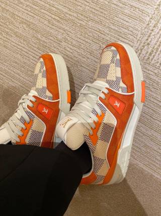 Louis Vuitton view 2