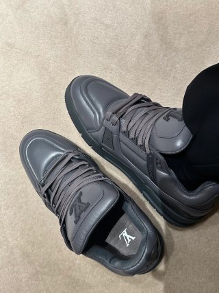 Louis Vuitton view 8