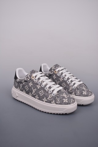 Louis Vuitton LV PVC Logo view 18