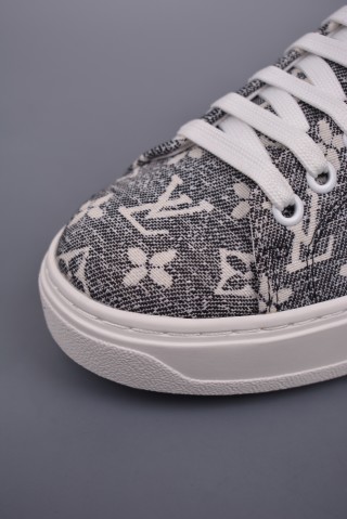 Louis Vuitton LV PVC Logo view 23