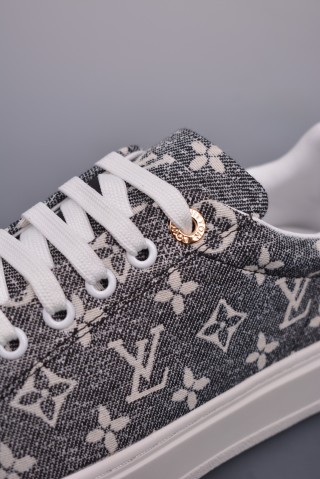 Louis Vuitton LV PVC Logo view 24