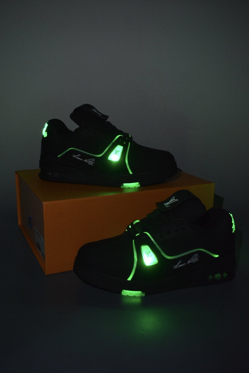 Louis Vuitton Trainer LED view