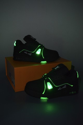 Louis Vuitton Trainer LED view 2