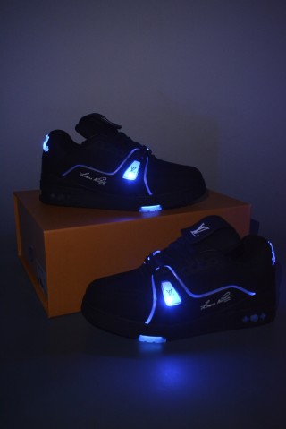 Louis Vuitton Trainer LED view 3