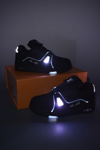 Louis Vuitton Trainer LED view 4