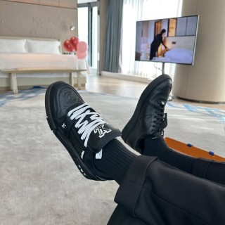 Louis Vuitton Trainer view 4