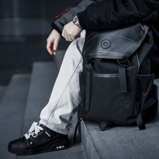 Louis Vuitton Trainer view 6