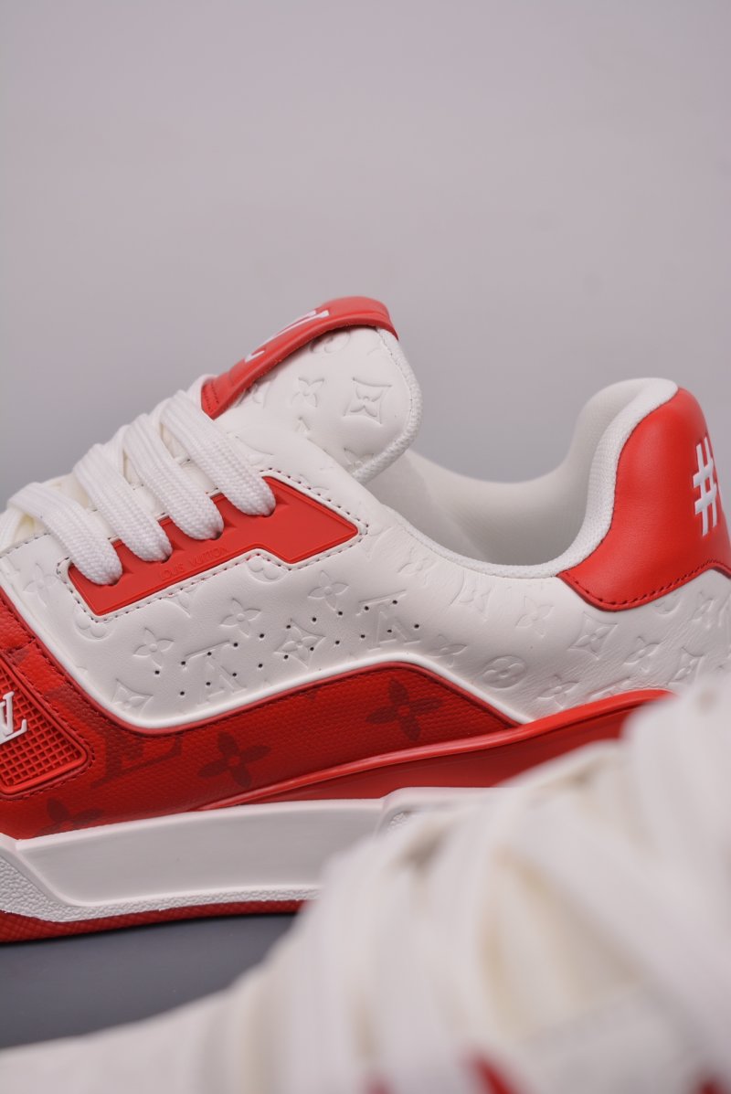 Louis Vuitton Trainer LV view