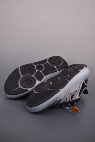 Louis Vuitton Trainer Skate Sneaker Low view 3