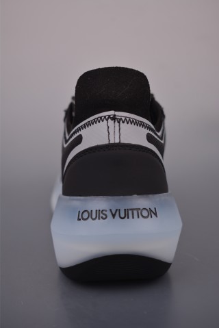 Louis Vuitton Trainer Skate Sneaker Low view 4