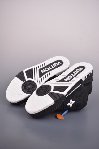 Louis Vuitton Trainer Skate Sneaker Low view 14