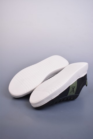 Louis Vuitton Trainer Sneaker Low 3D view 3