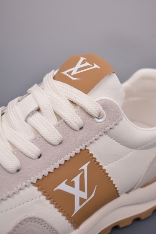 Louis Vuitton Trainer Sneaker Low 3D view 16