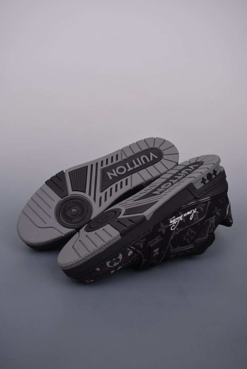 Louis Vuitton Trainer Sneaker Low LV view