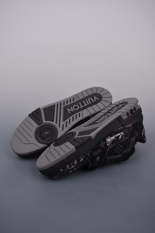 Louis Vuitton Trainer Sneaker Low LV view 3