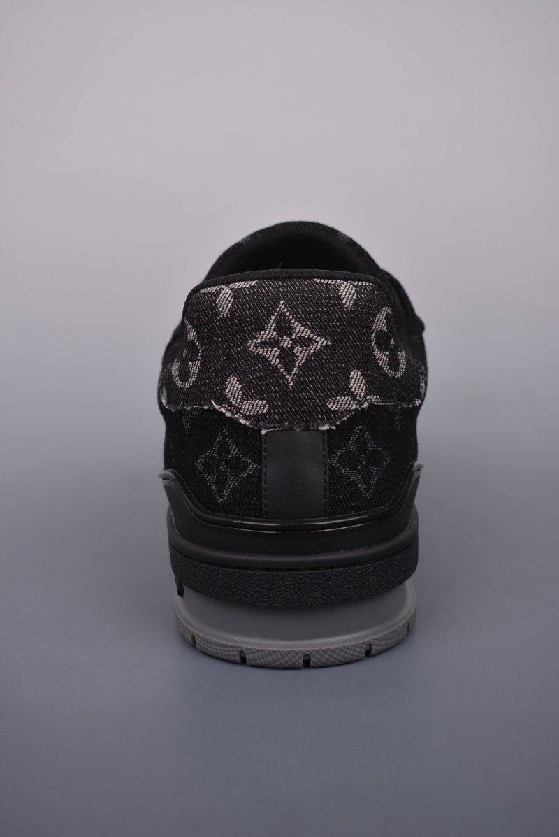 Louis Vuitton Trainer Sneaker Low LV view