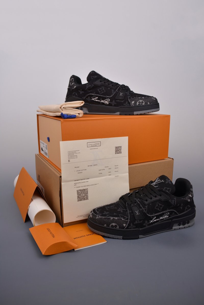 Louis Vuitton Trainer Sneaker Low LV view