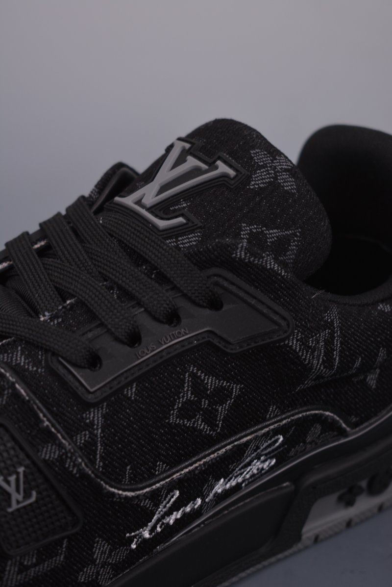 Louis Vuitton Trainer Sneaker Low LV view
