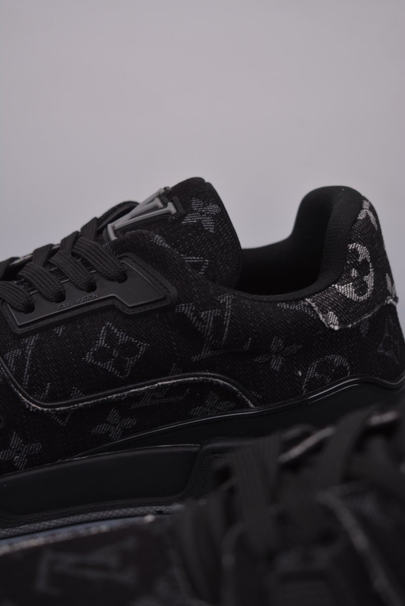 Louis Vuitton Trainer Sneaker Low LV view