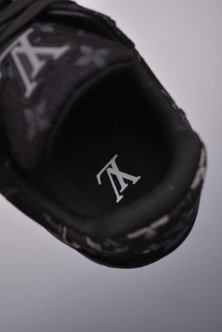 Louis Vuitton Trainer Sneaker Low LV view 9