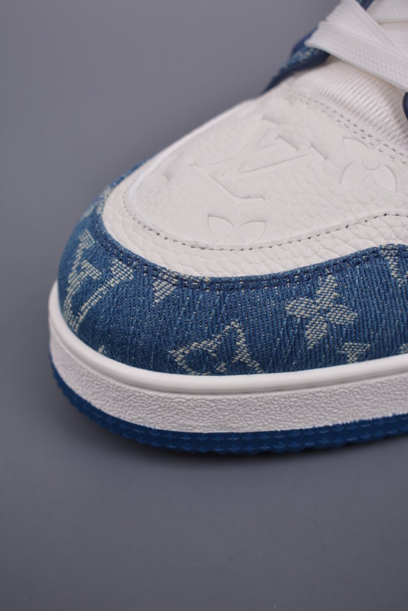 Louis Vuitton Trainer Sneaker Low LV view