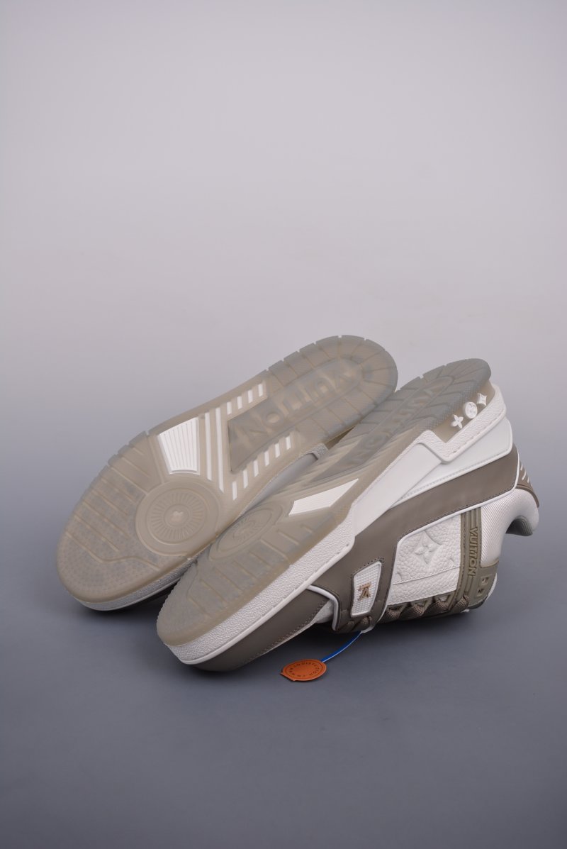 Louis Vuitton Trainer Sneaker Low LV view