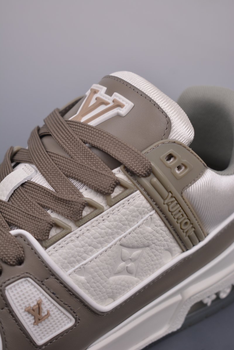 Louis Vuitton Trainer Sneaker Low LV view