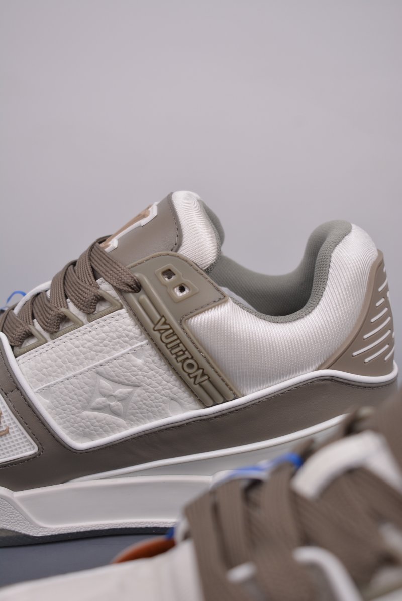 Louis Vuitton Trainer Sneaker Low LV view
