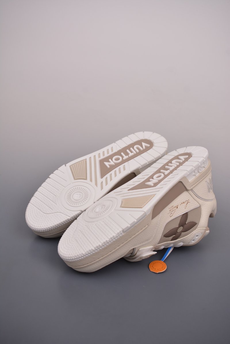 Louis Vuitton Trainer Sneaker Low Monogram view