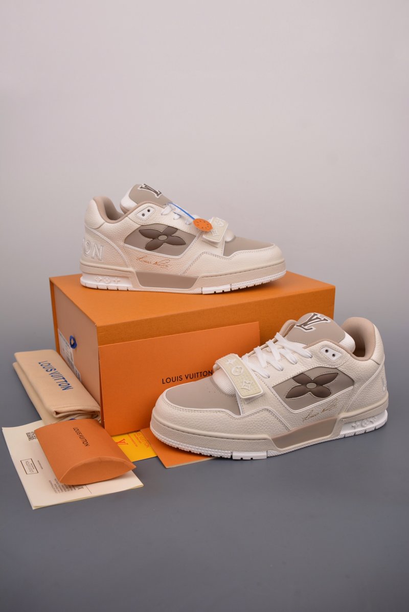 Louis Vuitton Trainer Sneaker Low Monogram view