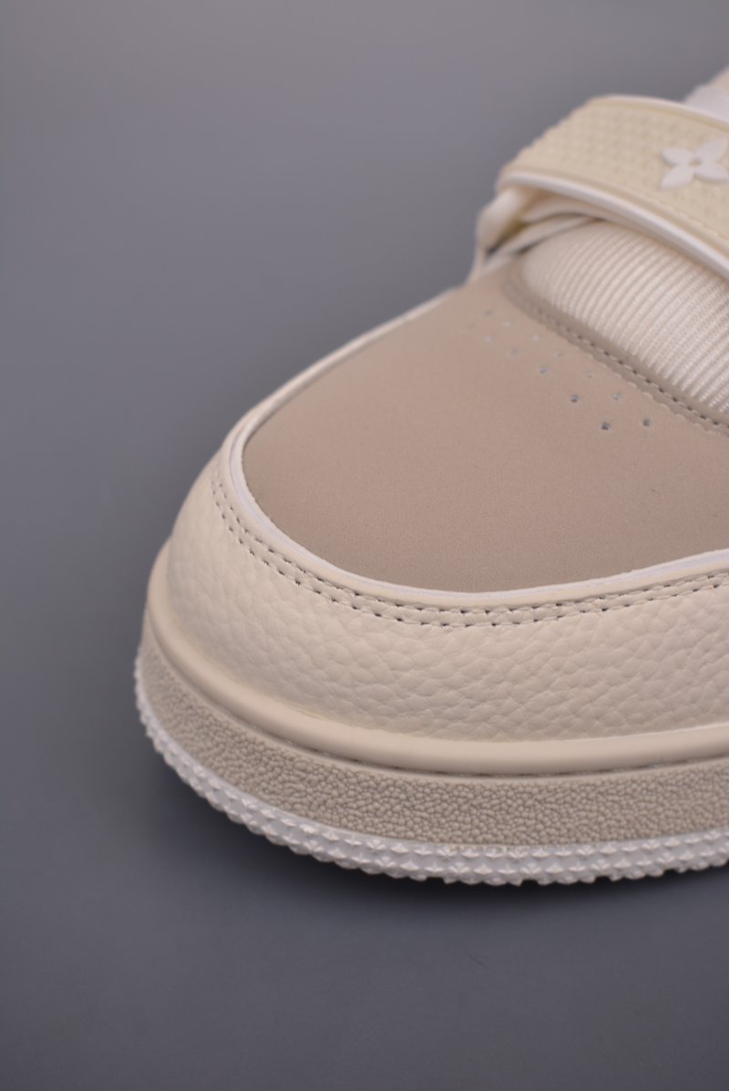 Louis Vuitton Trainer Sneaker Low Monogram view