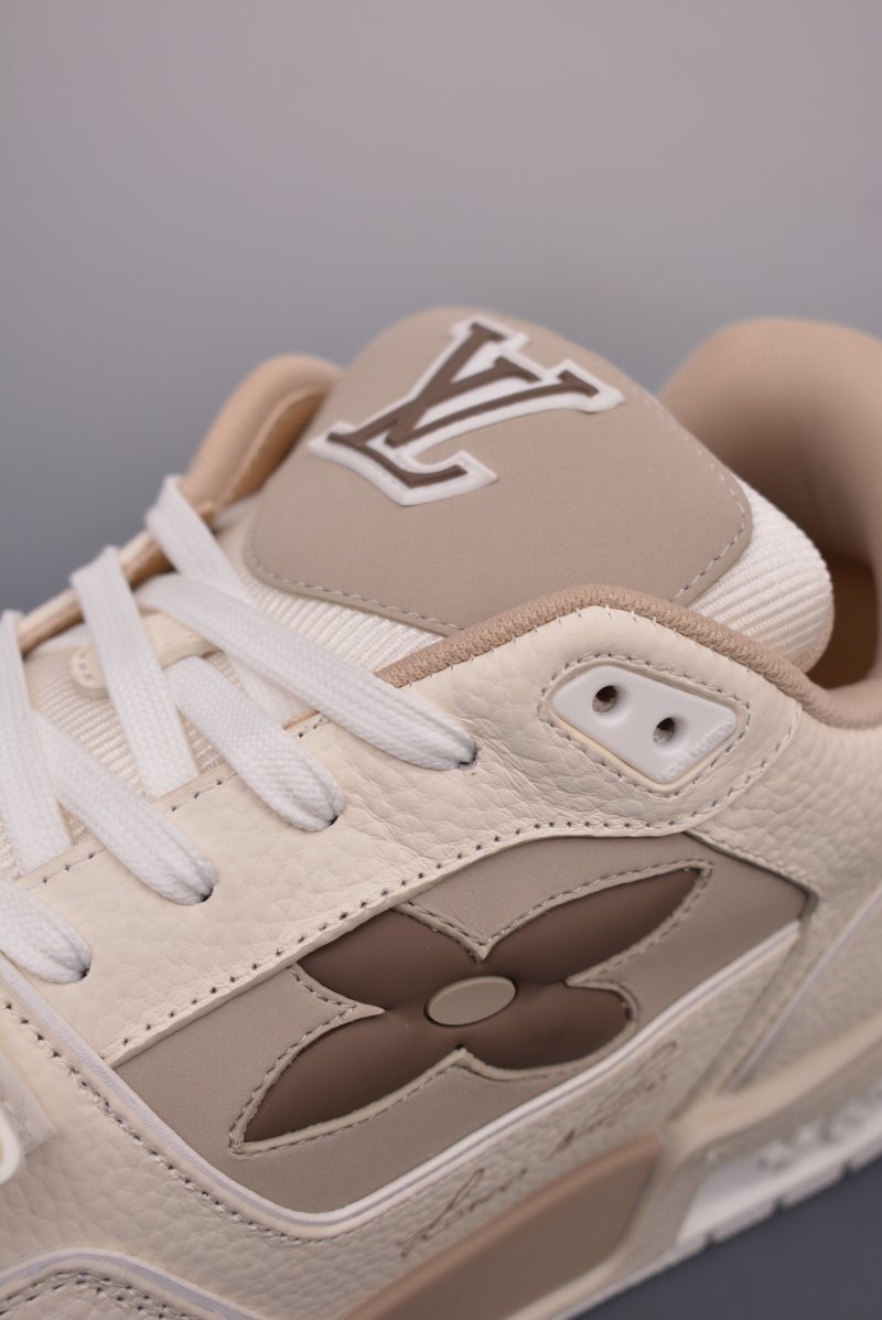 Louis Vuitton Trainer Sneaker Low Monogram view