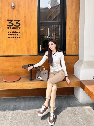 Louis Vuitton view 10