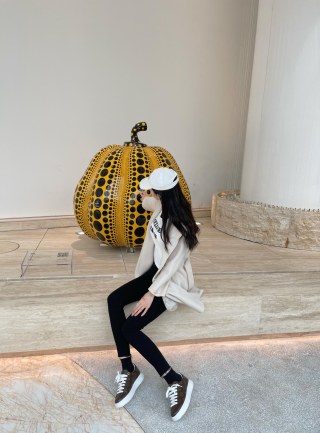 Louis Vuitton view 11