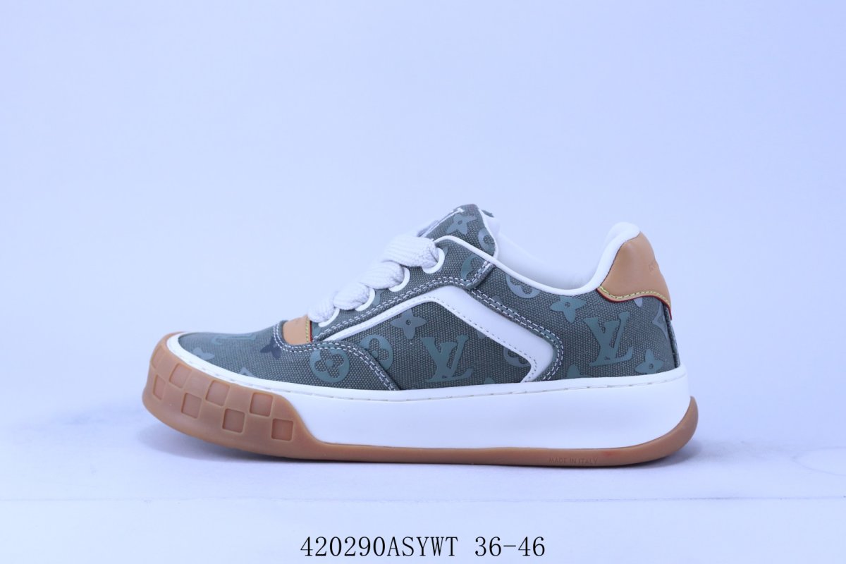 Louis Vuitton Tilted view