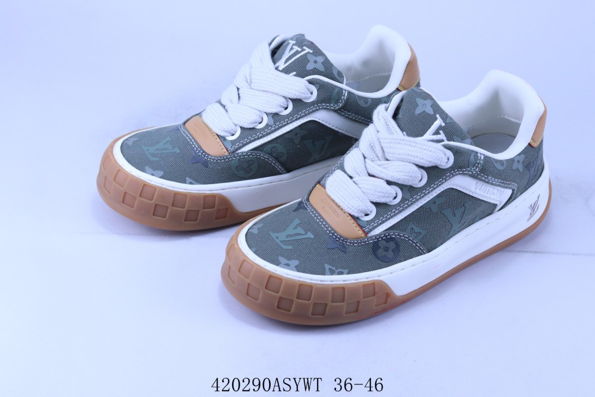 Louis Vuitton Tilted view