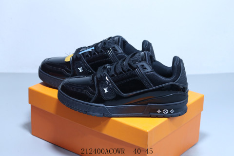 Louis Vuitton Trainer Sneaker Low view 2