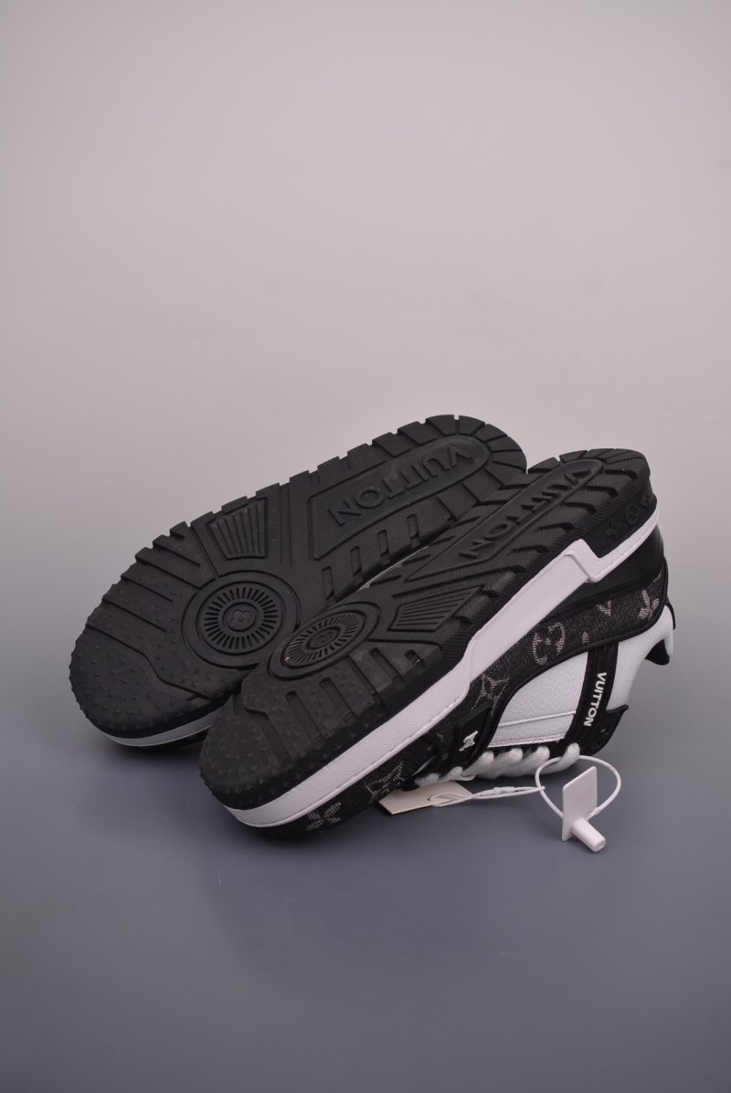 Louis Vuitton Trainer Maxi view