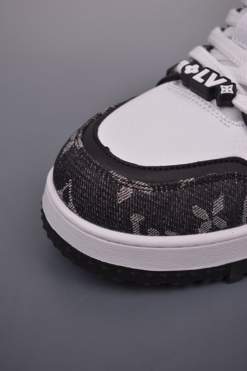 Louis Vuitton Trainer Maxi view