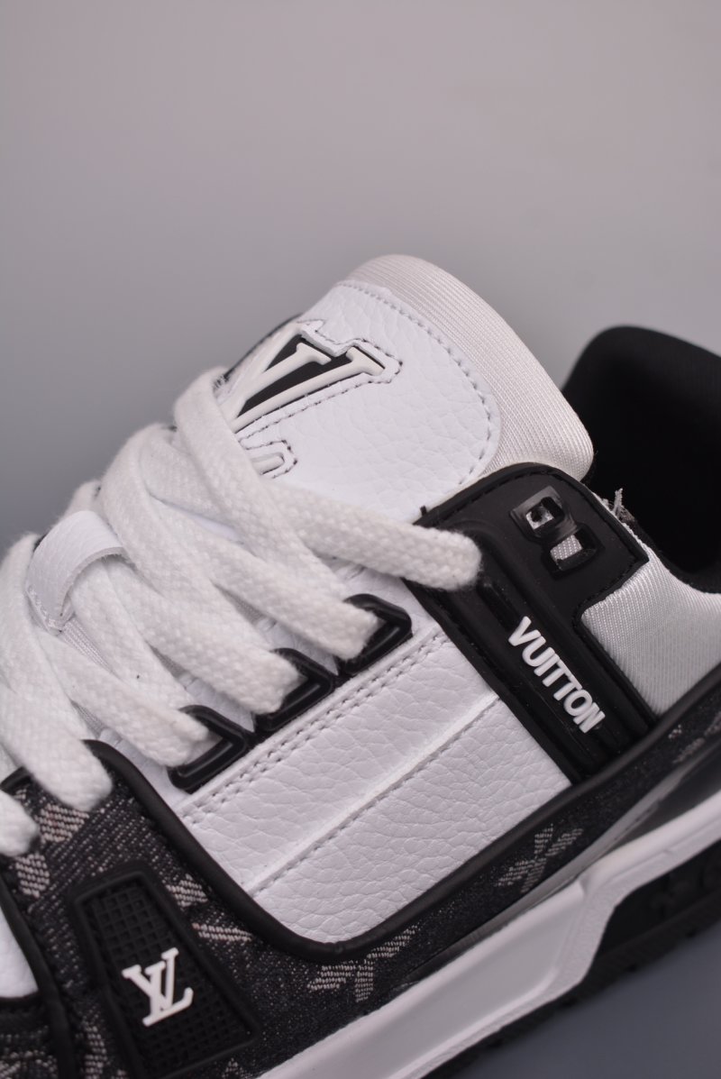 Louis Vuitton Trainer Maxi view