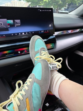 Miu Miu Bellalily view 5